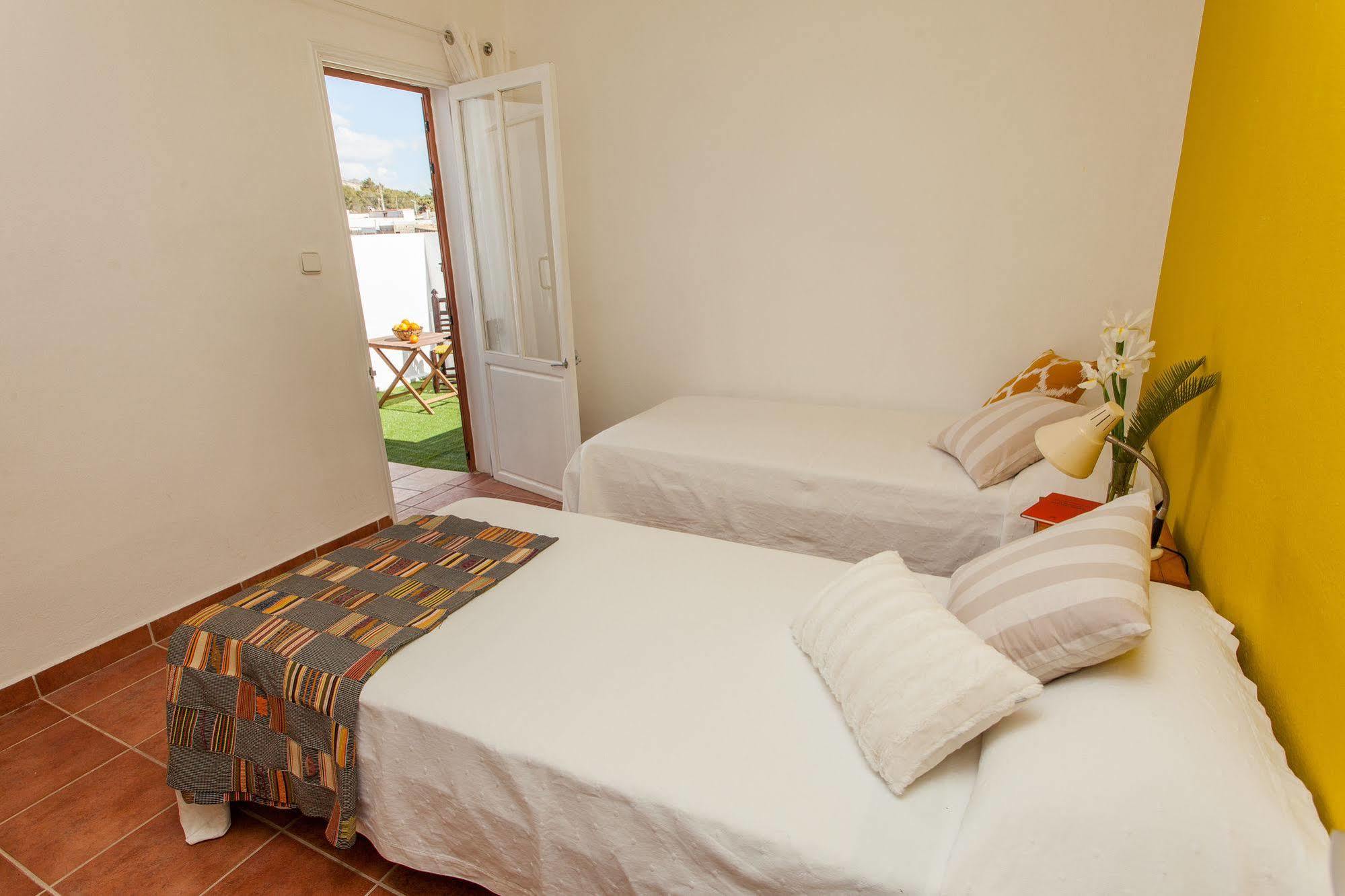 Cosmos Grand Hostal Sant Francesc de s'Estany Экстерьер фото